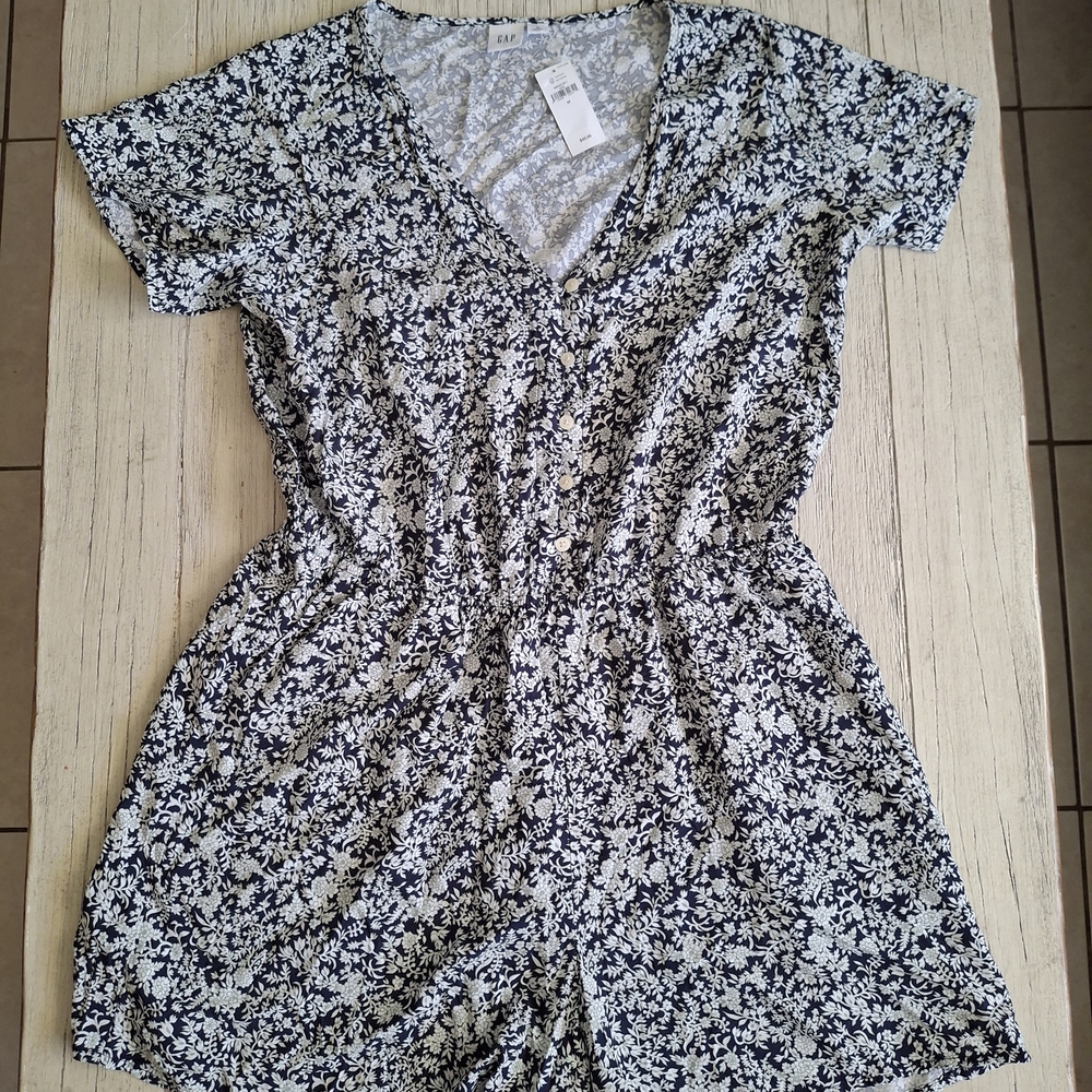 💋GAP Blue and White Floral Top💋